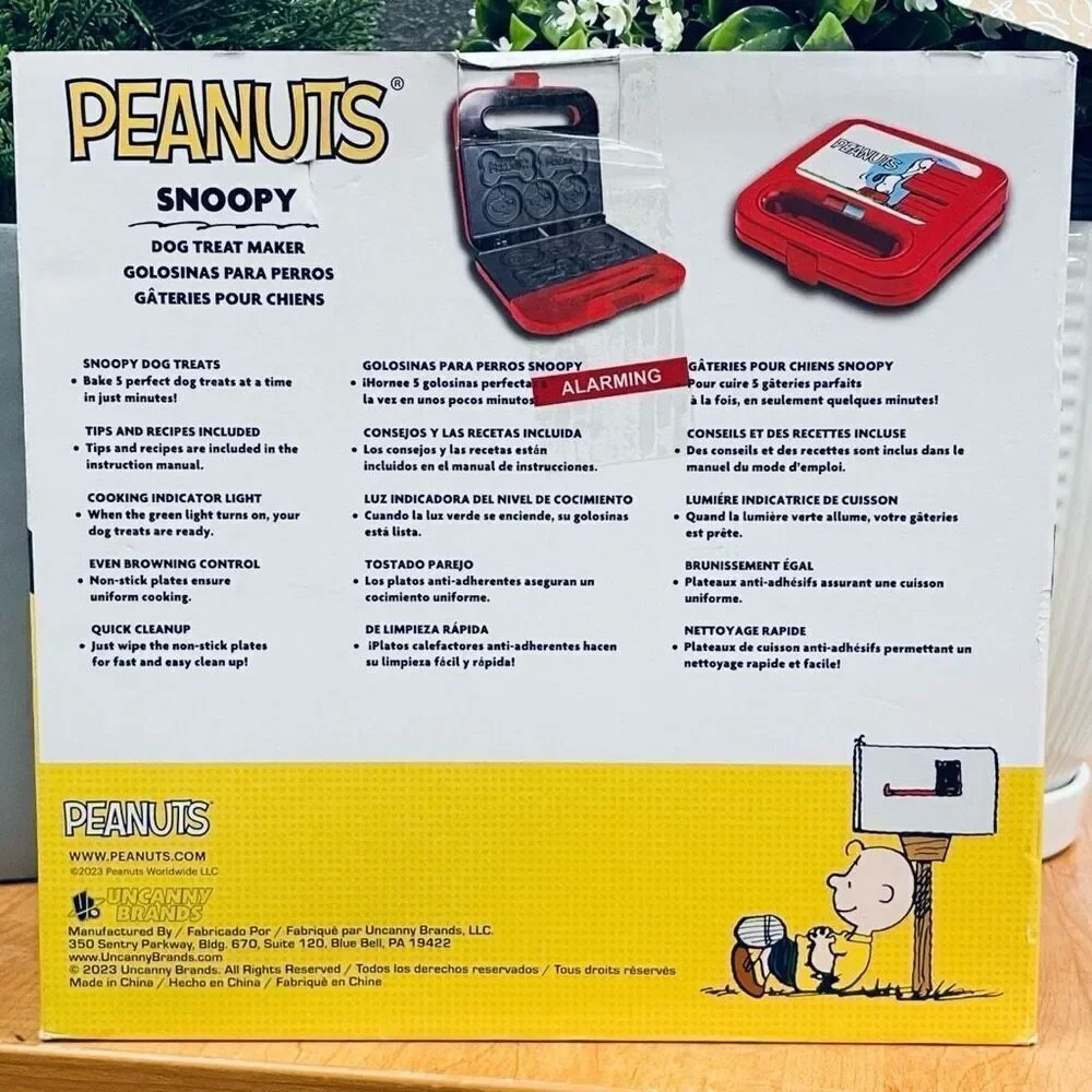NWT in Package Gorgeous Uncanny Peanuts Snoopy Dog Red Treat Maker